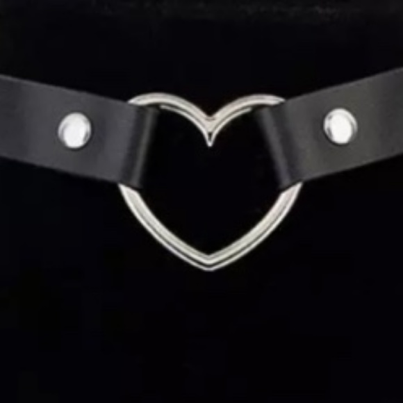 Heart Ring Leather Choker - Picture 5 of 5
